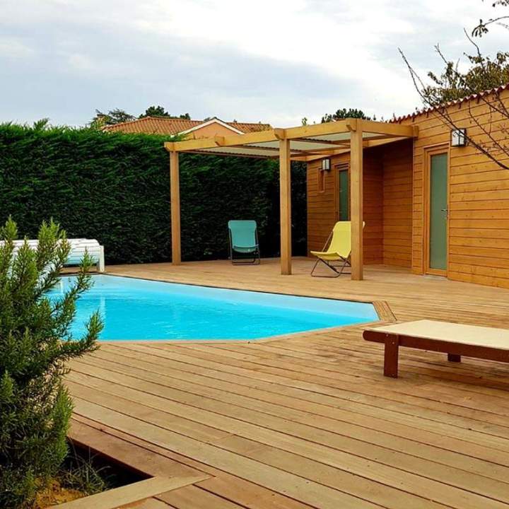 Création de terrasse bois et pool house à Caluire et Cuire